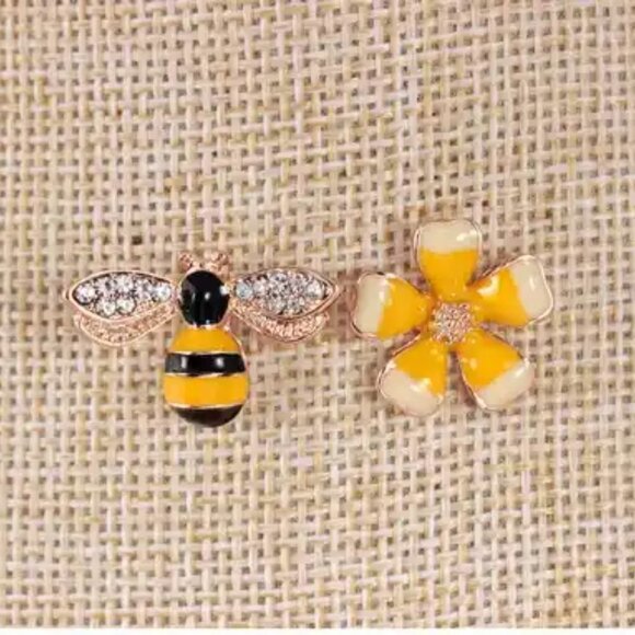 Bee Stud Earrings - Picture 4 of 6